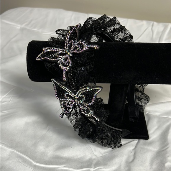 Elegant Black Lace Butterfly Headband - Picture 2 of 5